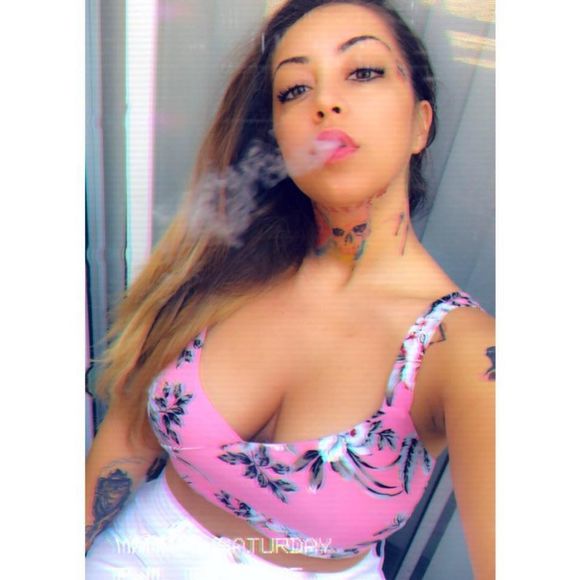 Meet your Posher, Gizem - Picture 2 of 2